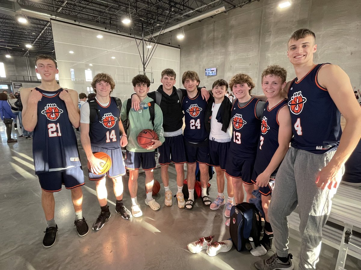These guys battled today and had some fun together. 2-0. On to tomorrow. #jamfam <a href="/WaukeeJAM/">Waukee JAM Basketball Club</a>  <a href="/bunde_lance/">Lance Bunde</a>
