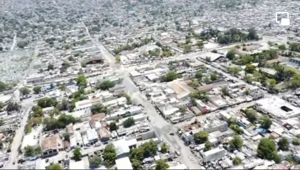 GedonyFontil's tweet image. Apre yo fin pouse deyo
oswa elimine gang teworis vilaj de Dye a, bulldozer #FADH ak/oswa @pnh_officiel yo dwe vini pou plati ate plat tout konstriksyon nan zòn sa a. Sa a se yon zòn ki pa fèt pou rezidans men pito pou touris. Sa a se opòtinite pou leta rekipere zon nan!