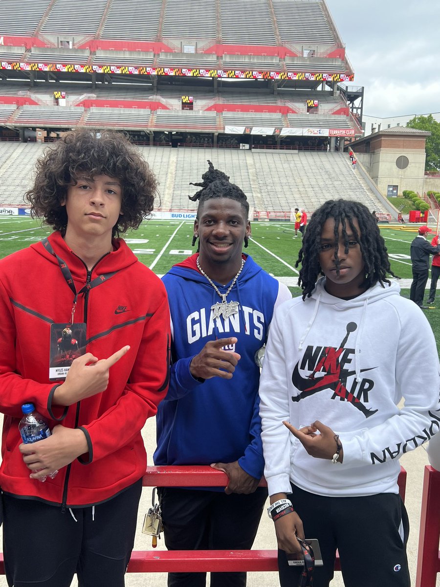 MylesHamilton00's tweet photo. I had a great time at UMD Today! Was also cool to meet Giants new CB Deonte Banks! @GunterBrewer @UMD_CoachBaker @TheDean_8 @Urbana_FB https://t.co/VusI5BrKOM