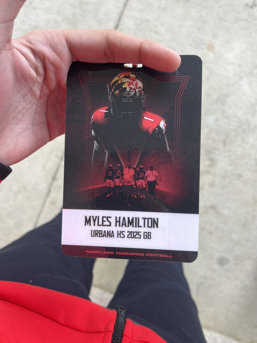 MylesHamilton00's tweet photo. I had a great time at UMD Today! Was also cool to meet Giants new CB Deonte Banks! @GunterBrewer @UMD_CoachBaker @TheDean_8 @Urbana_FB https://t.co/VusI5BrKOM