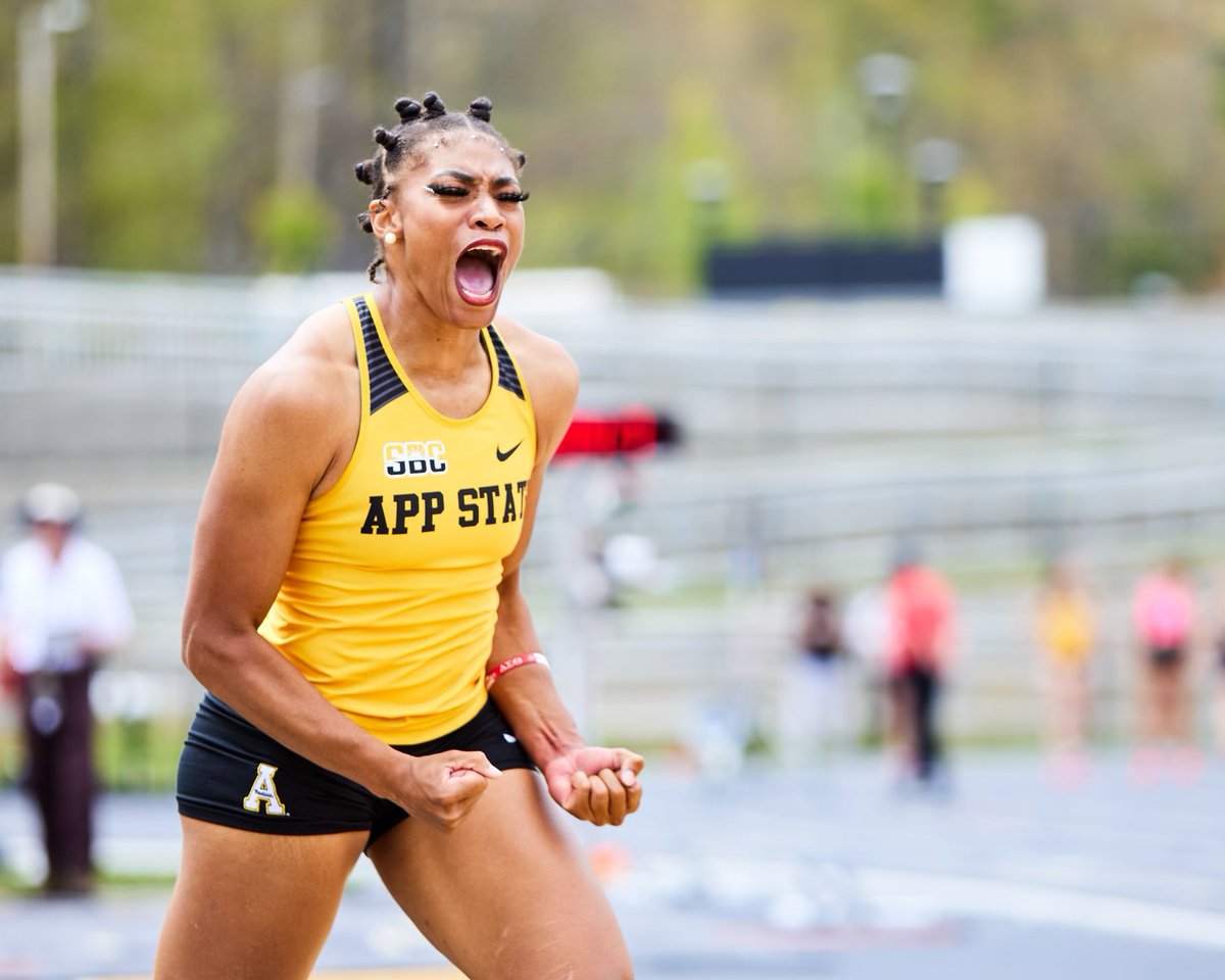 AppTF_XC's tweet photo. Beautiful day in the High Country for a track & field meet 🏔️☀️
#GoApp #AppStateOpen https://t.co/3Qn5iJs4eQ