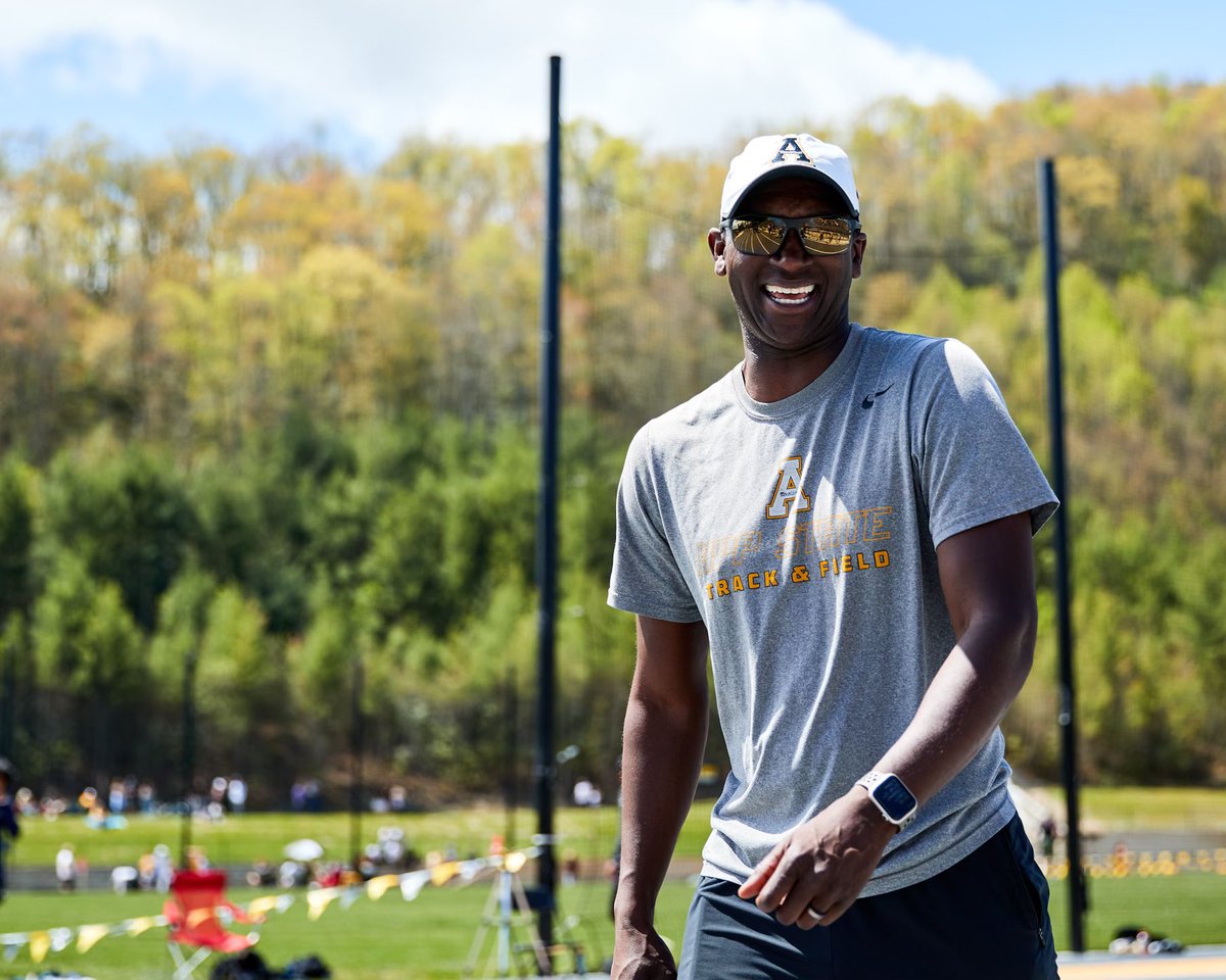 AppTF_XC's tweet photo. Beautiful day in the High Country for a track & field meet 🏔️☀️
#GoApp #AppStateOpen https://t.co/3Qn5iJs4eQ