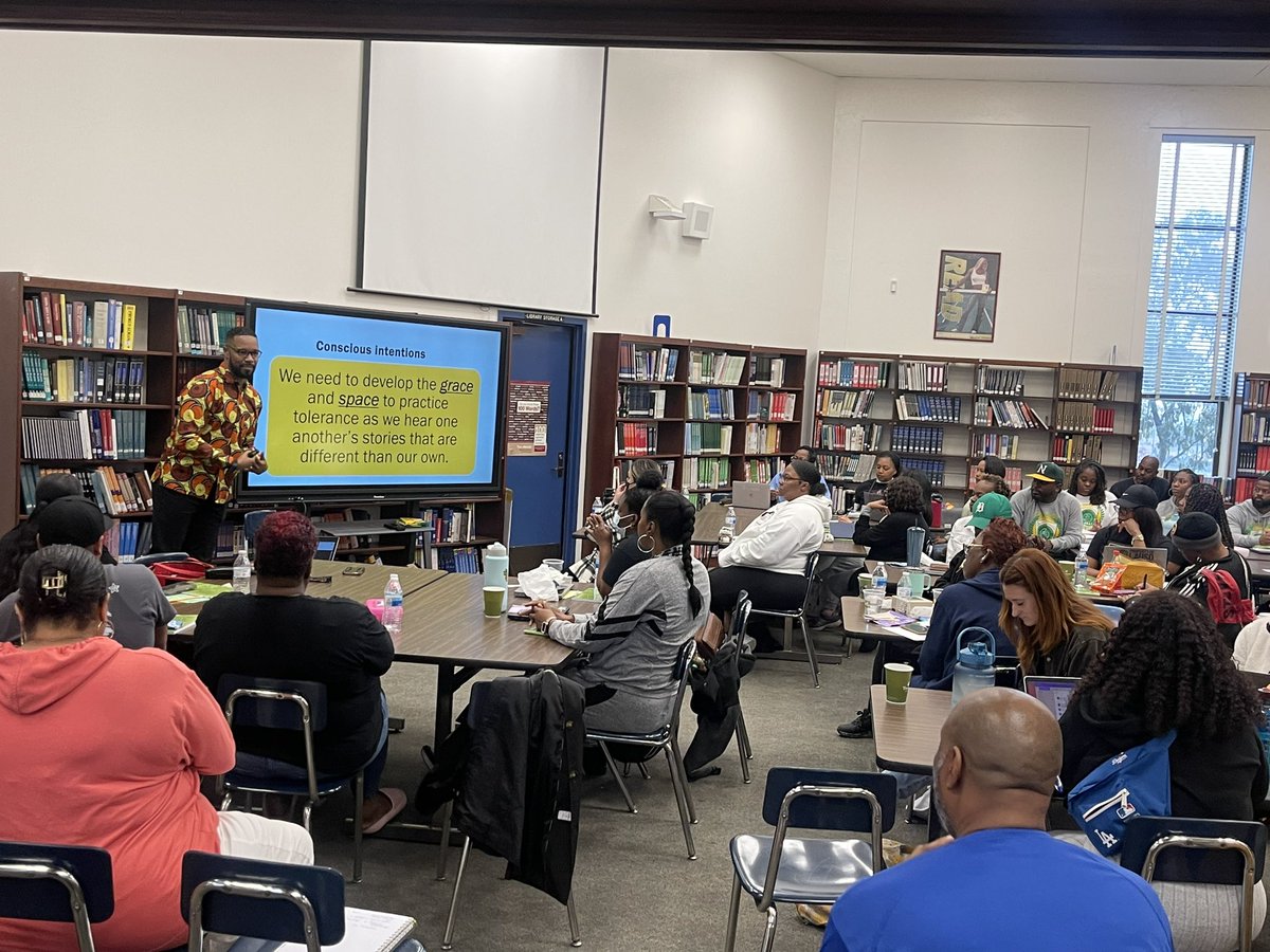 BSAP_LAUSD's tweet photo. BSAP PSWs, PSAs, RJ Teachers, SCAs, Counselors, and Community Reps had a powerful day of learning with Dr. Allen Lipscomb and Dr. Robert Peters.@LASchools https://t.co/qwLA6O7IBX