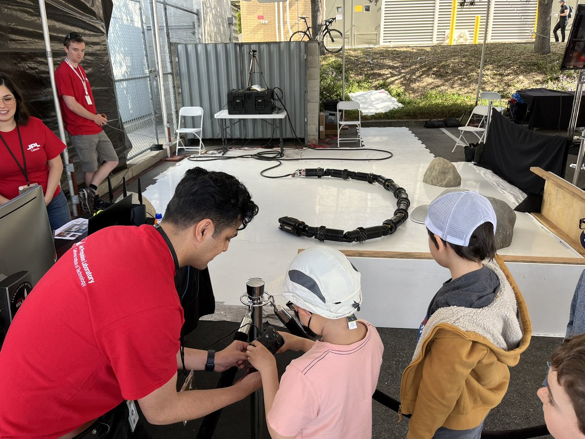 masahiro_ono's tweet photo. Maybe these are the kids who will one day fly #EELS to Enceladus. 

I believe inspiring the next generation is one of the most important missions of @NASA / @NASAJPL and I think we did a great job today at #ExploreJPL!! https://t.co/z5H9HQSwaB