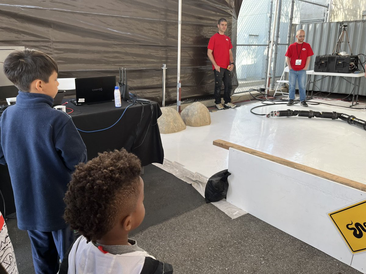 masahiro_ono's tweet photo. Maybe these are the kids who will one day fly #EELS to Enceladus. 

I believe inspiring the next generation is one of the most important missions of @NASA / @NASAJPL and I think we did a great job today at #ExploreJPL!! https://t.co/z5H9HQSwaB