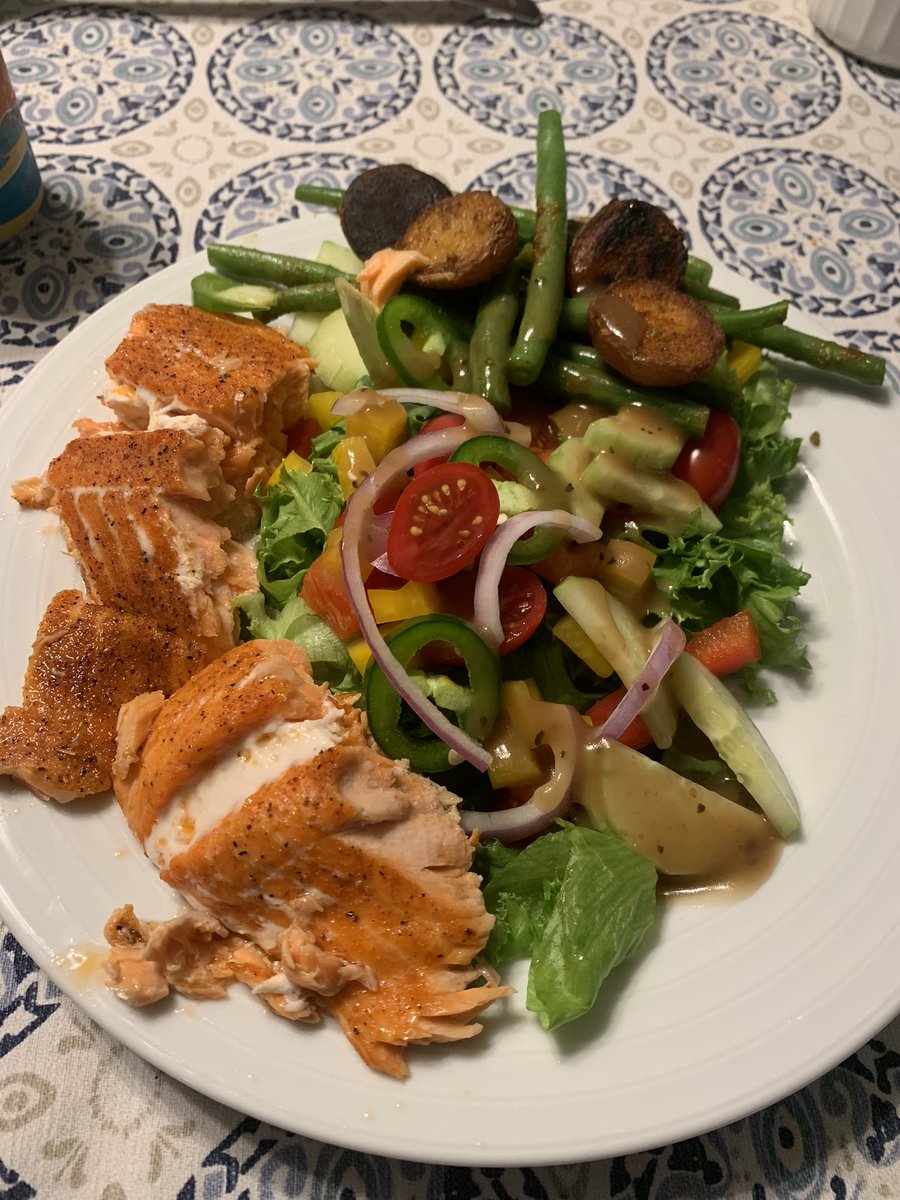 jaygardner549's tweet photo. Tonight’s salmon was on point. https://t.co/vR5b4Pj1Vh