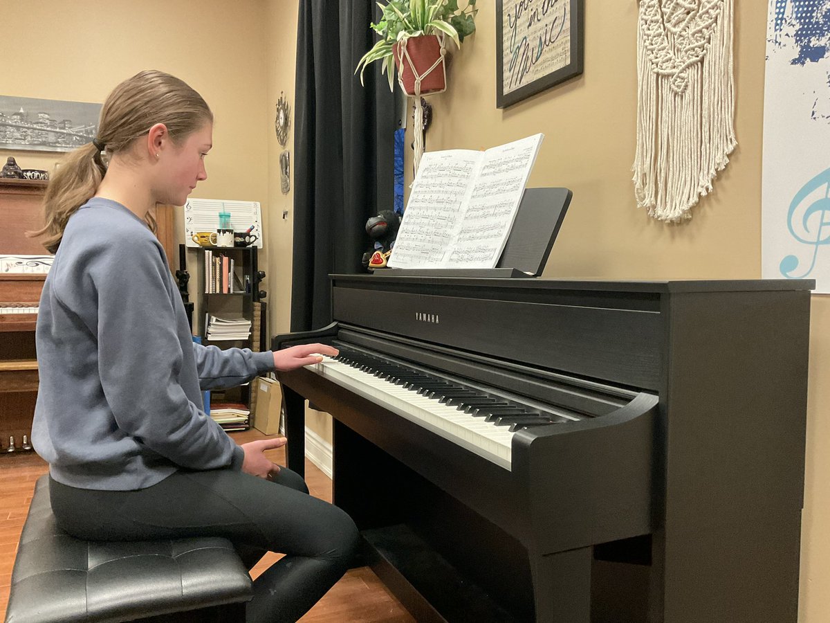 TriToneMusic's tweet photo. Hannah always works incredibly hard &amp; her RCM pieces are sounding so good
#TriToneMusicStudios #TriToneMusicStudiosOrangeville #PianoLessonsOrangeville #VocalLessonsOrangeville #VoiceLessonsOrangeville #SingingLessonsOrangeville #SingingTeacherOrangeville #VocalTeacherOrangeville https://t.co/vIewufm6kH