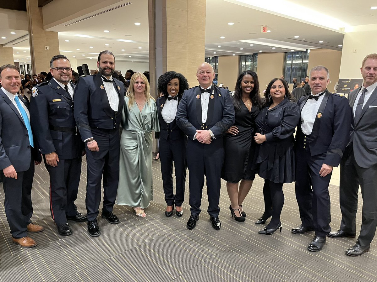 TPSMyronDemkiw's tweet photo. Congratulations to all of the award winners at the @TheBBPA Harry Jerome Awards. And a special thank you to everyone form @TorontoPolice and @TPSBoard for supporting this important and extraordinary event. https://t.co/sv3jqk6giI