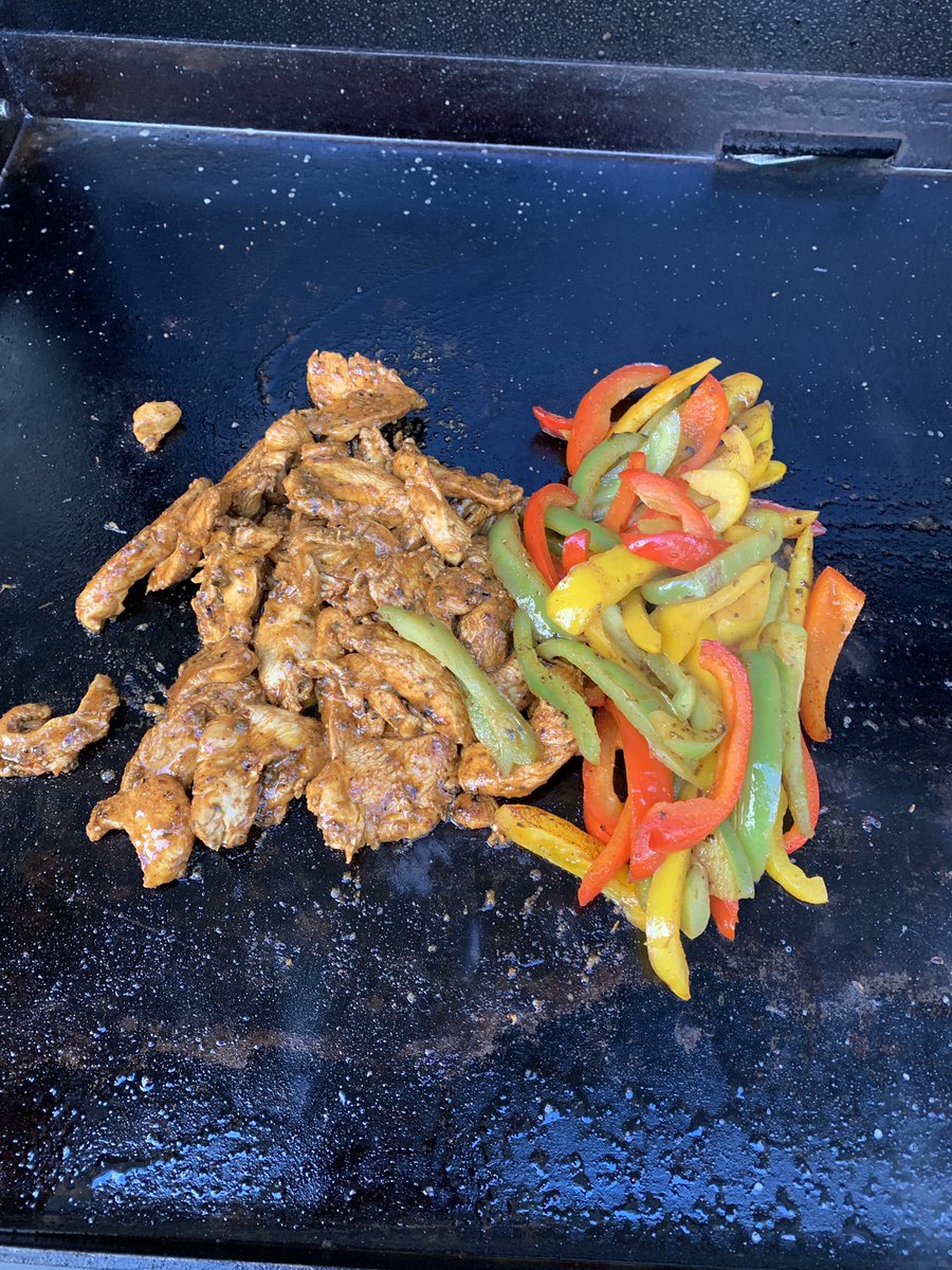 phatbaldguy's tweet image. It’s a great Saturday when it’s fajita Saturday. 

#FatKidProblems