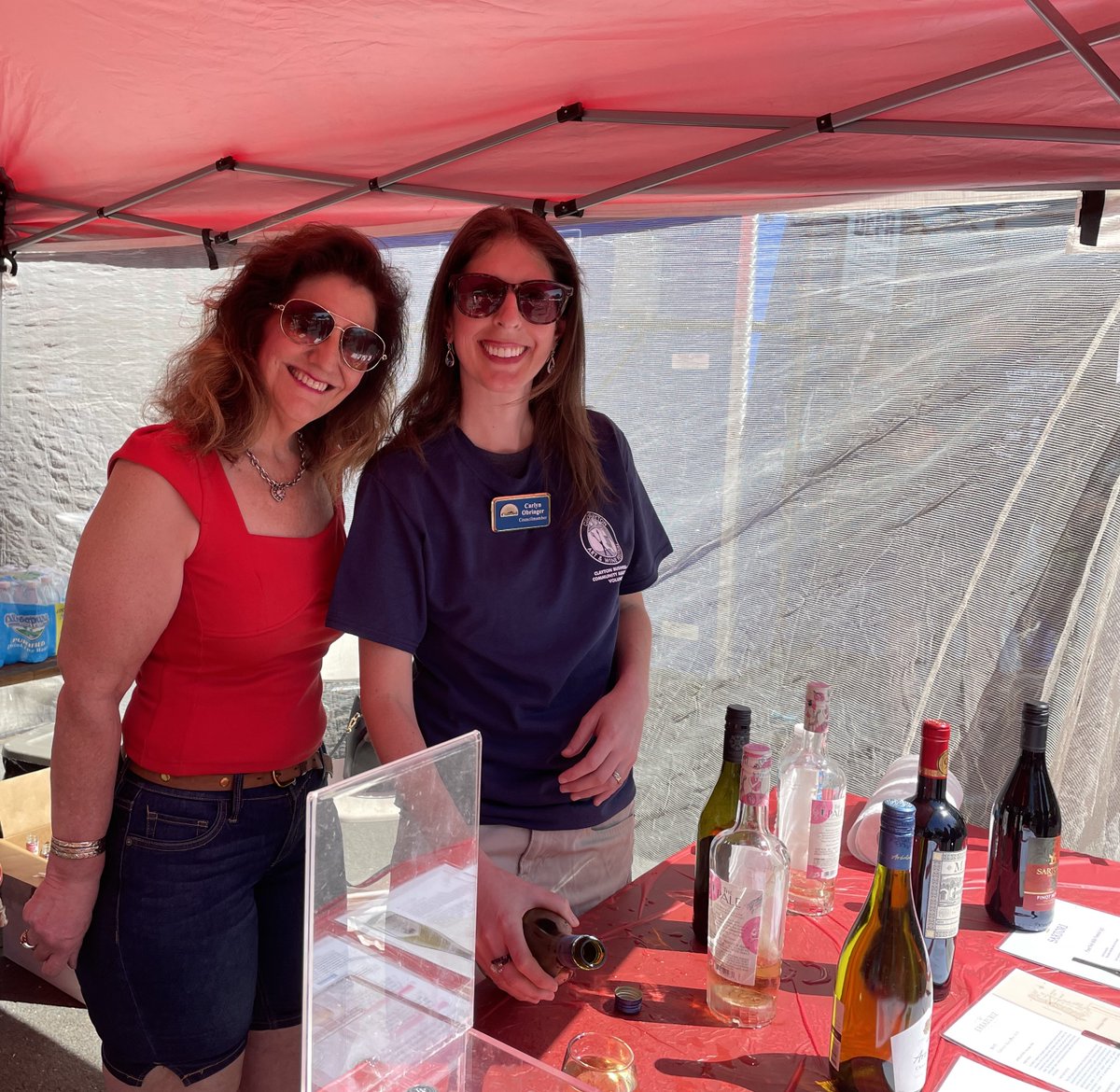 CarlynObringer's tweet photo. A great Saturday with Community! Spent the morning monitoring a dumpster for Dumpster Day, which enabled Sun Terrace neighbors to dispose of unwanted items and have them hauled away. Later, I caught up with friends, while pouring wine at the Clayton Art and Wine Festival! https://t.co/d7EFHg21dF