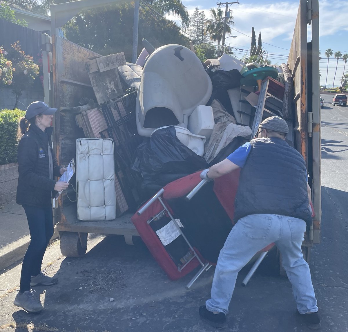 CarlynObringer's tweet photo. A great Saturday with Community! Spent the morning monitoring a dumpster for Dumpster Day, which enabled Sun Terrace neighbors to dispose of unwanted items and have them hauled away. Later, I caught up with friends, while pouring wine at the Clayton Art and Wine Festival! https://t.co/d7EFHg21dF