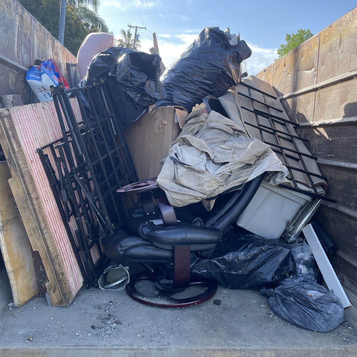 CarlynObringer's tweet photo. A great Saturday with Community! Spent the morning monitoring a dumpster for Dumpster Day, which enabled Sun Terrace neighbors to dispose of unwanted items and have them hauled away. Later, I caught up with friends, while pouring wine at the Clayton Art and Wine Festival! https://t.co/d7EFHg21dF