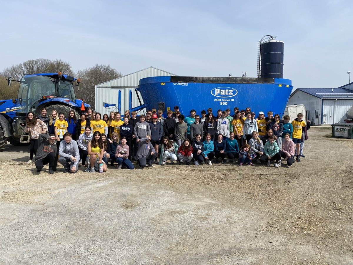 msvannuland's tweet photo. Bay View Middle School and #FUTP60 students had a great time on our farm visit! @hssdbv @HSSD @BieszkPE @WisconsinFUTP60 @FUTP60 https://t.co/DT5m7u4vvJ