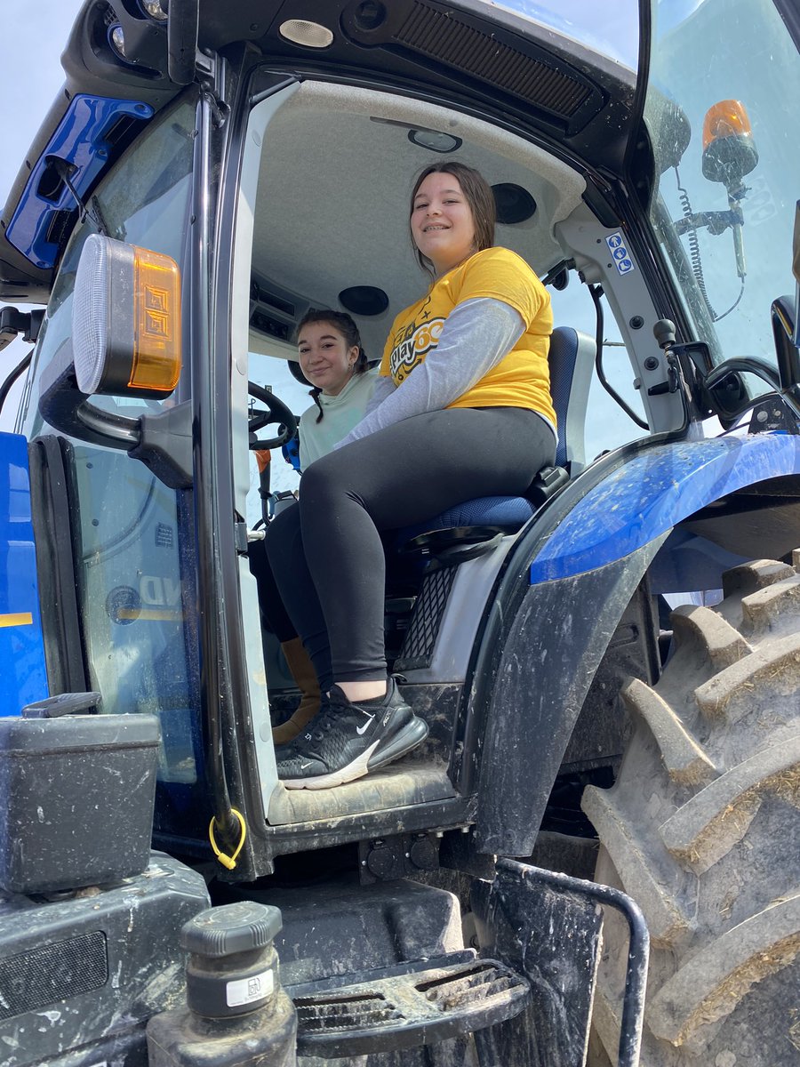 msvannuland's tweet photo. Bay View Middle School and #FUTP60 students had a great time on our farm visit! @hssdbv @HSSD @BieszkPE @WisconsinFUTP60 @FUTP60 https://t.co/DT5m7u4vvJ