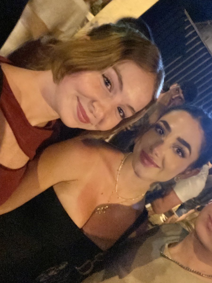 mdrj__'s tweet photo. @luucialoopez13 foto con lolita flore https://t.co/fqKVRuv4ea
