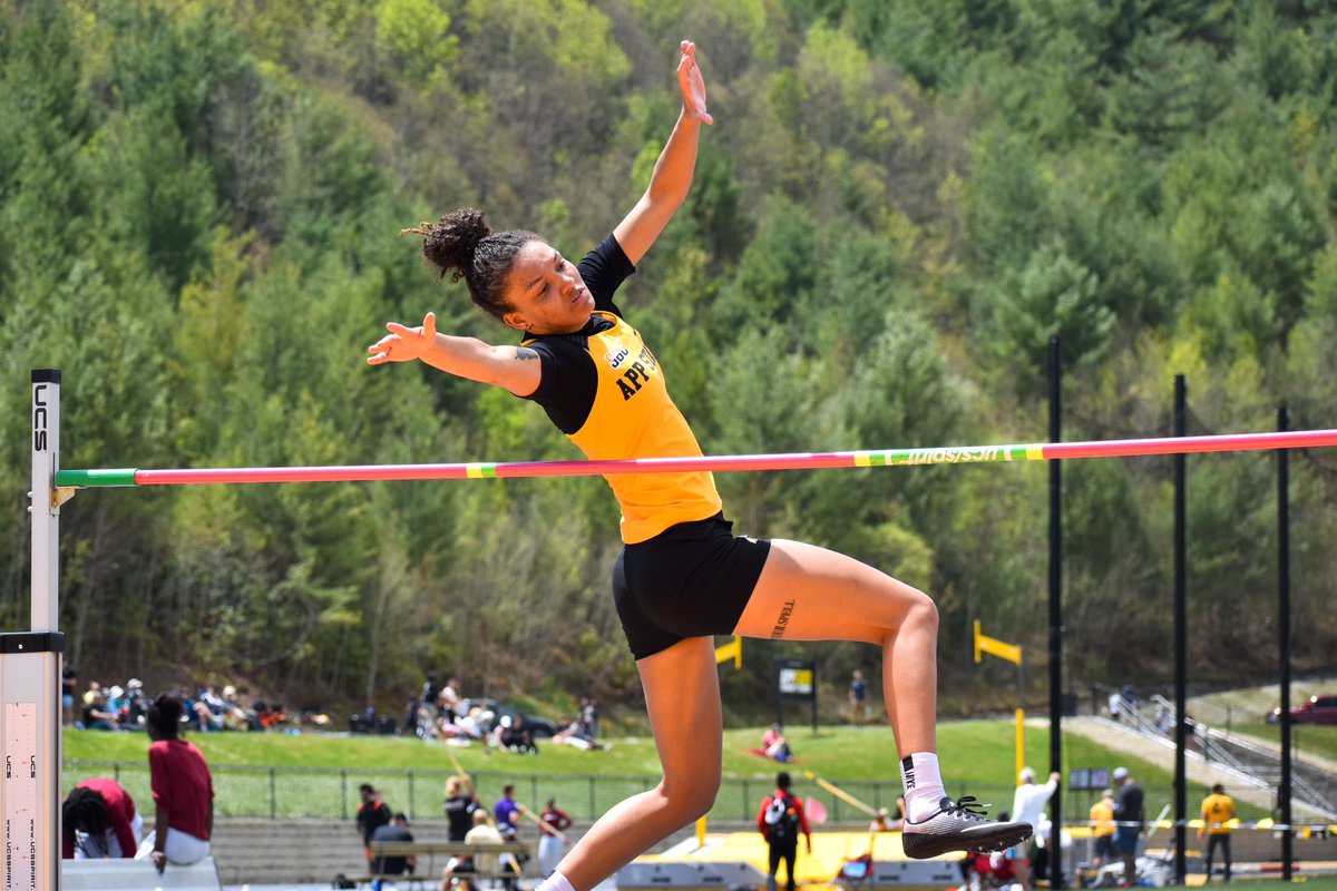 AppStateWBB's tweet photo. Thrilled we could support our very own Nadiyah Byard as she competed in the women’s high jump at the #AppStateOpen!
Nadiyah set the facility record with a clearance of 1.67m (5' 5.75")
#TheTeam https://t.co/STvI5cjah1