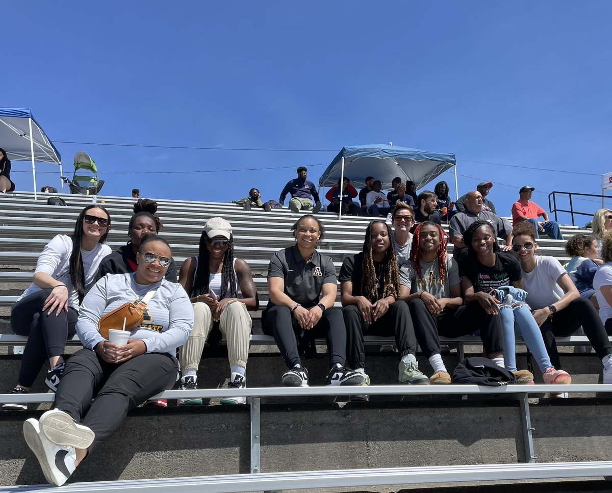 AppStateWBB's tweet photo. Thrilled we could support our very own Nadiyah Byard as she competed in the women’s high jump at the #AppStateOpen!
Nadiyah set the facility record with a clearance of 1.67m (5' 5.75")
#TheTeam https://t.co/STvI5cjah1