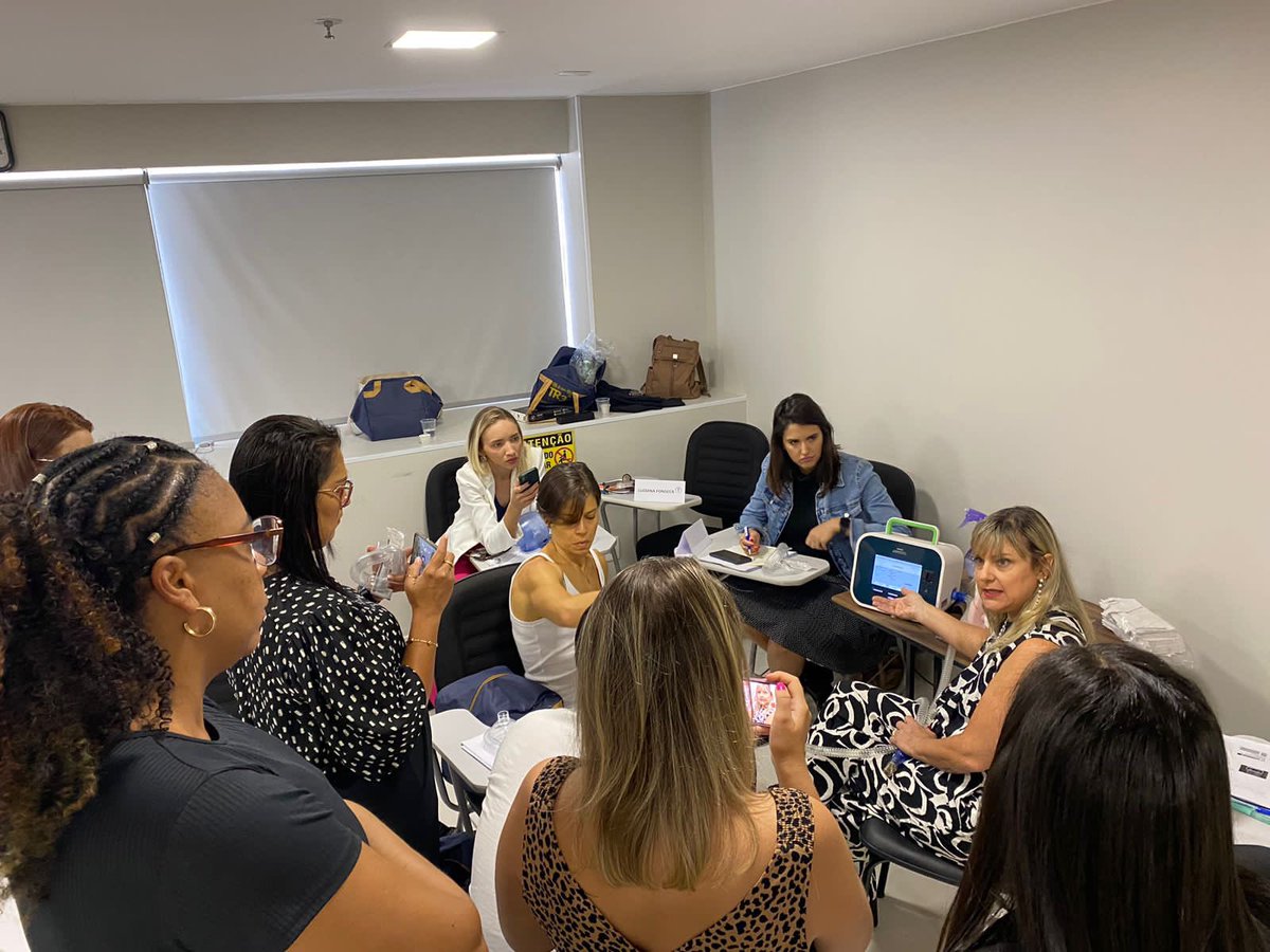 DorcaAlessandra's tweet image. Using the manikin to demonstrate the use of the cough machine @ClearviewSim