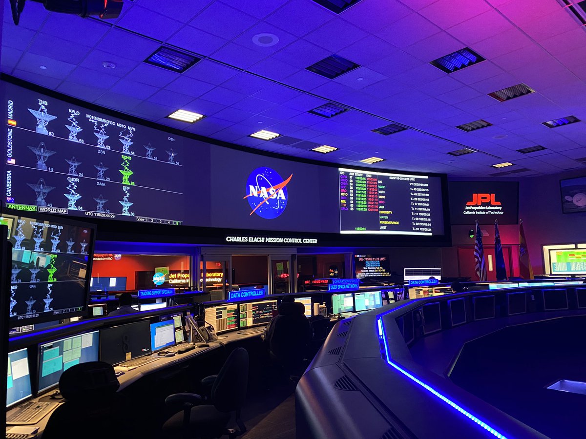 e_wanders_'s tweet photo. Coolest day! Visited Mission Control! #spacenerd @NASAJPL #exploreJPL https://t.co/D6lbVLDeUp