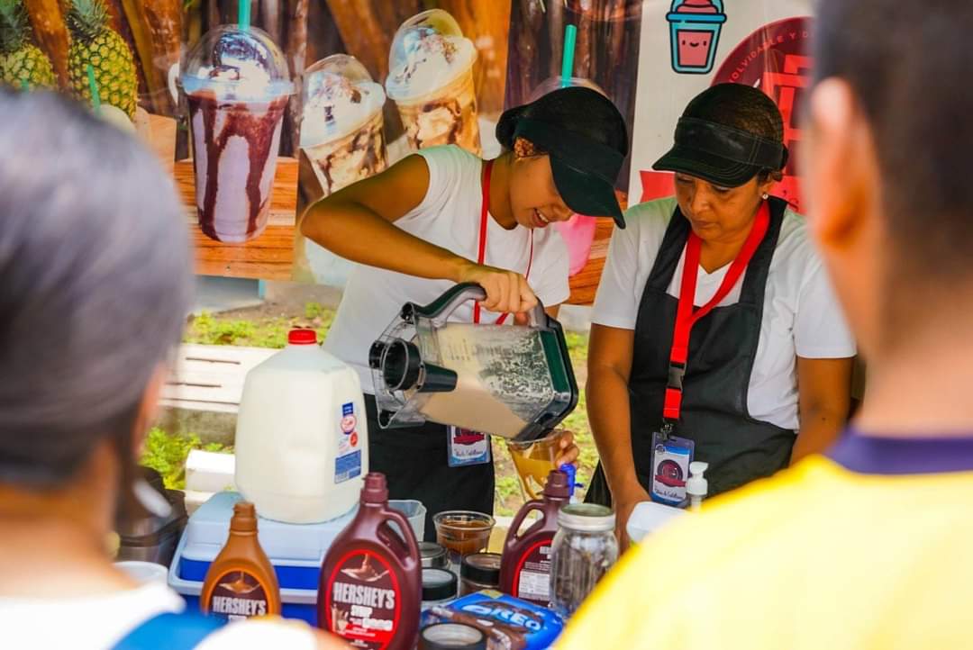 RafaMontalvo21's tweet photo. #NewGenerationFest 
Como parte de las acciones que realizamos a traves del @imj_sansalvador en el marco del cierre del mes de la innovación, tecnología y creatividad que reunió a jóvenes de los 6 distritos de San Salvador en la demostración de sus habilidades y talentos. https://t.co/bsjElG6a6k