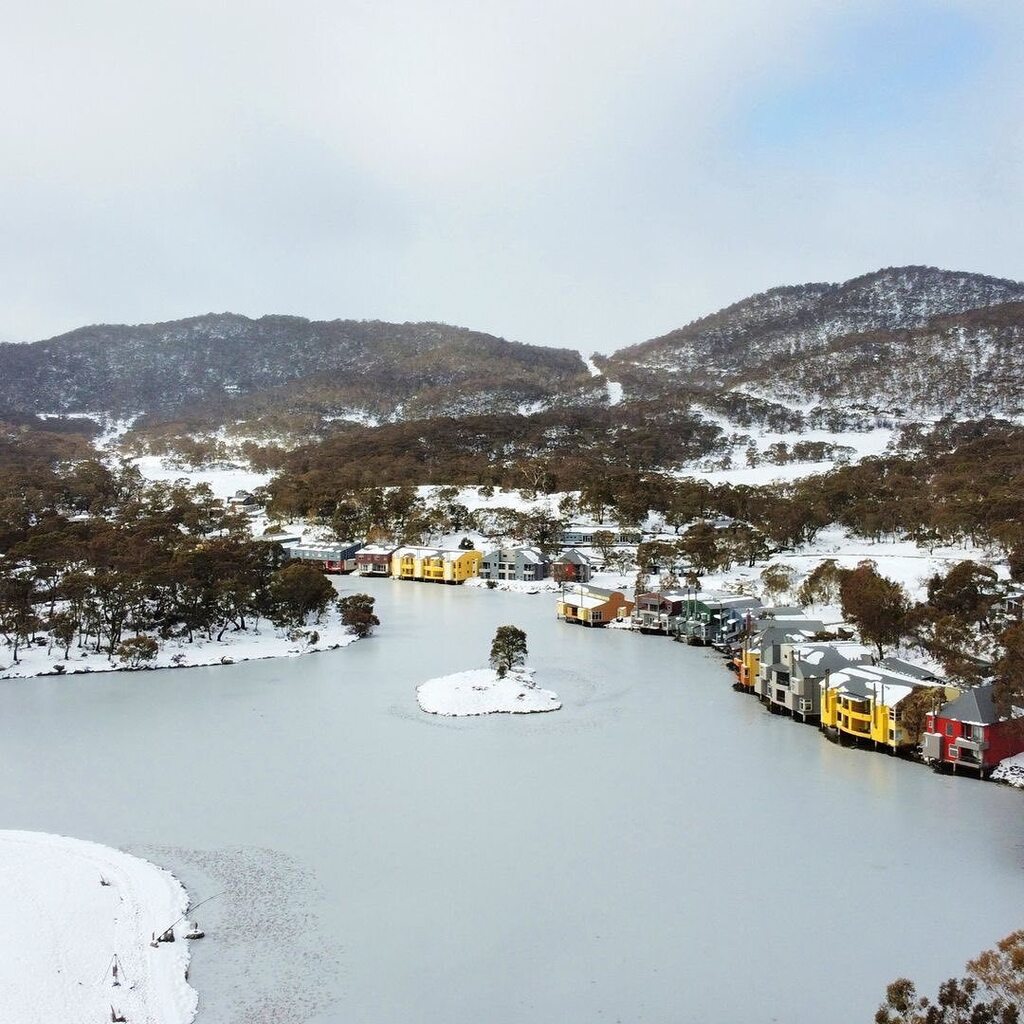 LakeCrackenback's tweet photo. We can’t wait for this again!! ❄️❄️❄️ Not long now!! 

📷 @barashkidownunder https://t.co/33u0gSqewP https://t.co/IB1upyTl16
