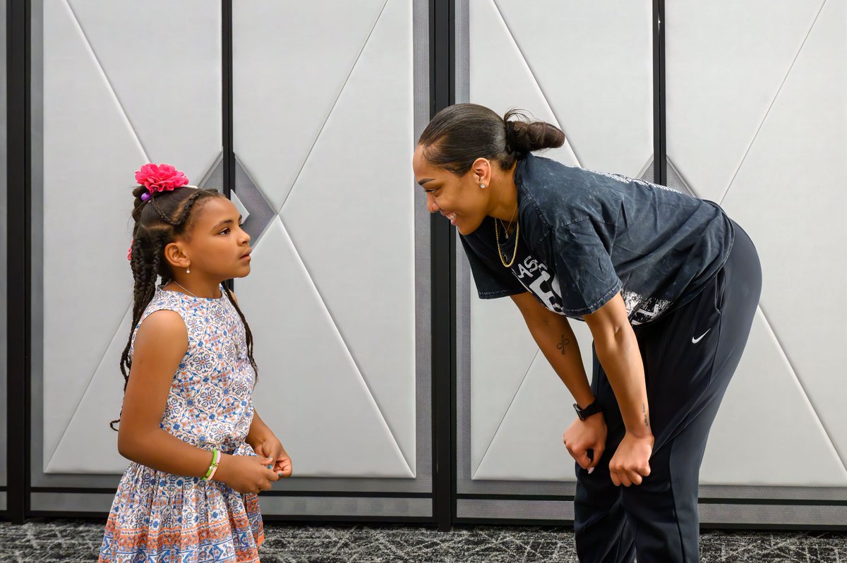 LVSportsBiz's tweet photo. Young reporter on assignment with questions for @_ajawilson22 of @LVAces . The story: https://t.co/1dgtIPOd7J
@TheSportsnista @WNBA #WESPN https://t.co/9M7c0VkUcD