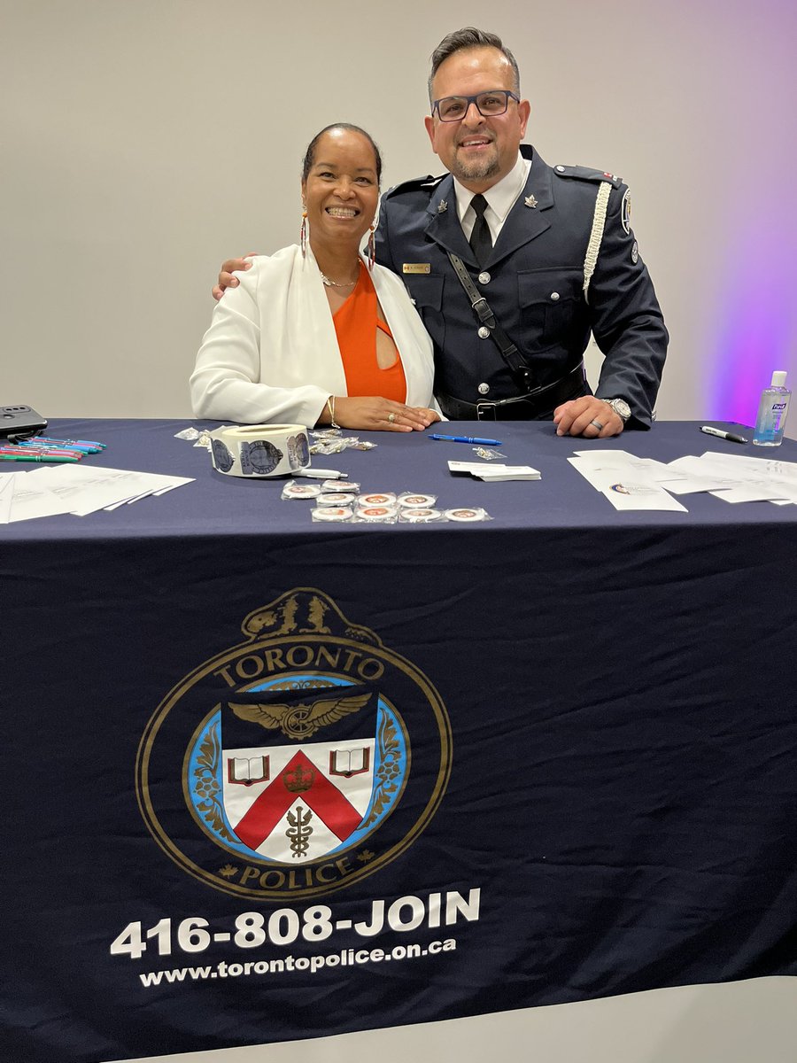 TPSMyronDemkiw's tweet photo. Thank you to @TPSRecruiting &amp; @TPS_Inclusion for ensuring that everyone attending @TheBBPA Harry Jerome Awards had a chance to learn more about the various career opportunities with @TorontoPolice. https://t.co/XlLzhLcXtA
