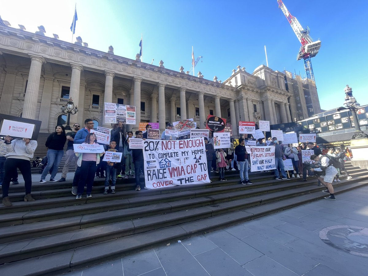 Elisabeth_Moss9's tweet photo. Families who’ve lost thousands in the Porter David collapse back on the steps of Parliament today asking for more help. They say the cost to rebuild is not affordable @9NewsMelb https://t.co/JK8IrkwPXX