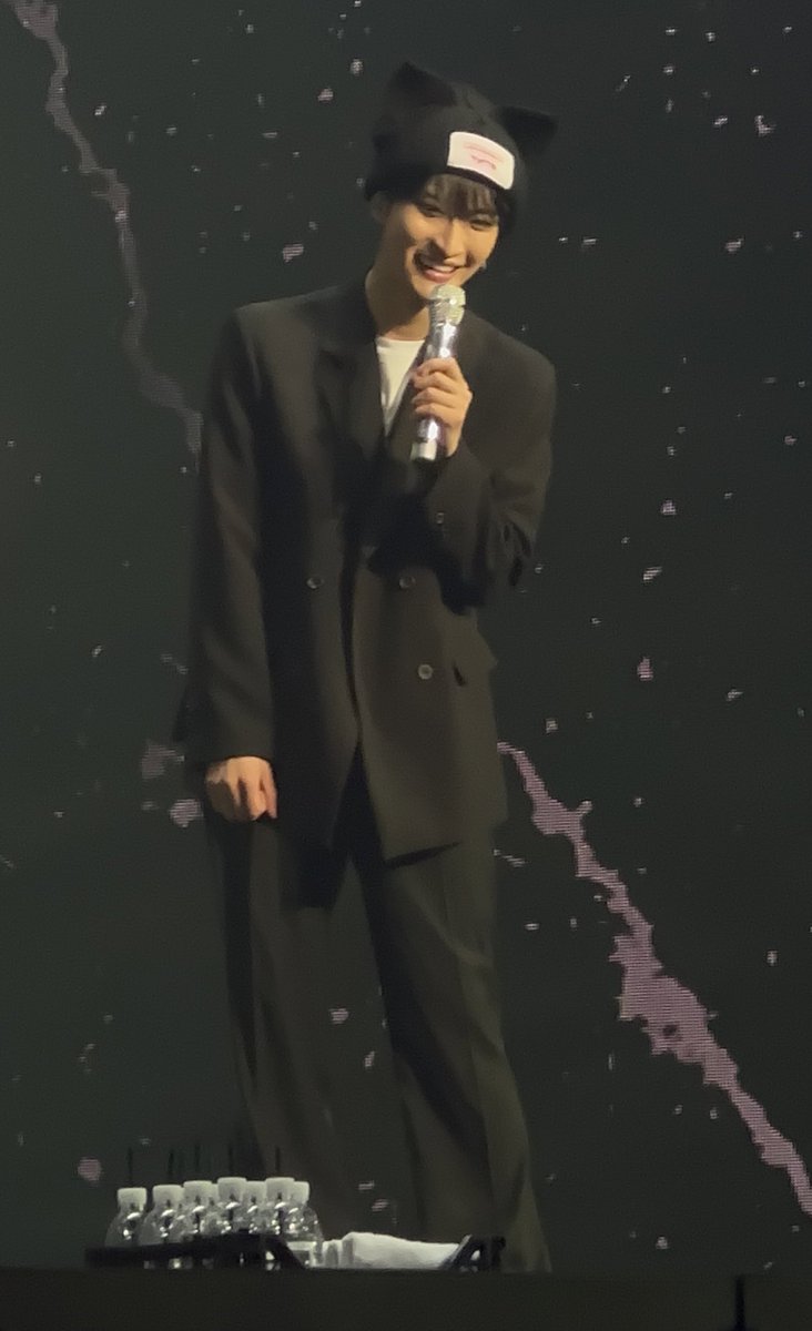 san____delier's tweet photo. 기여워서 사진 2억장 찍음 https://t.co/u1RkJ3hHcX