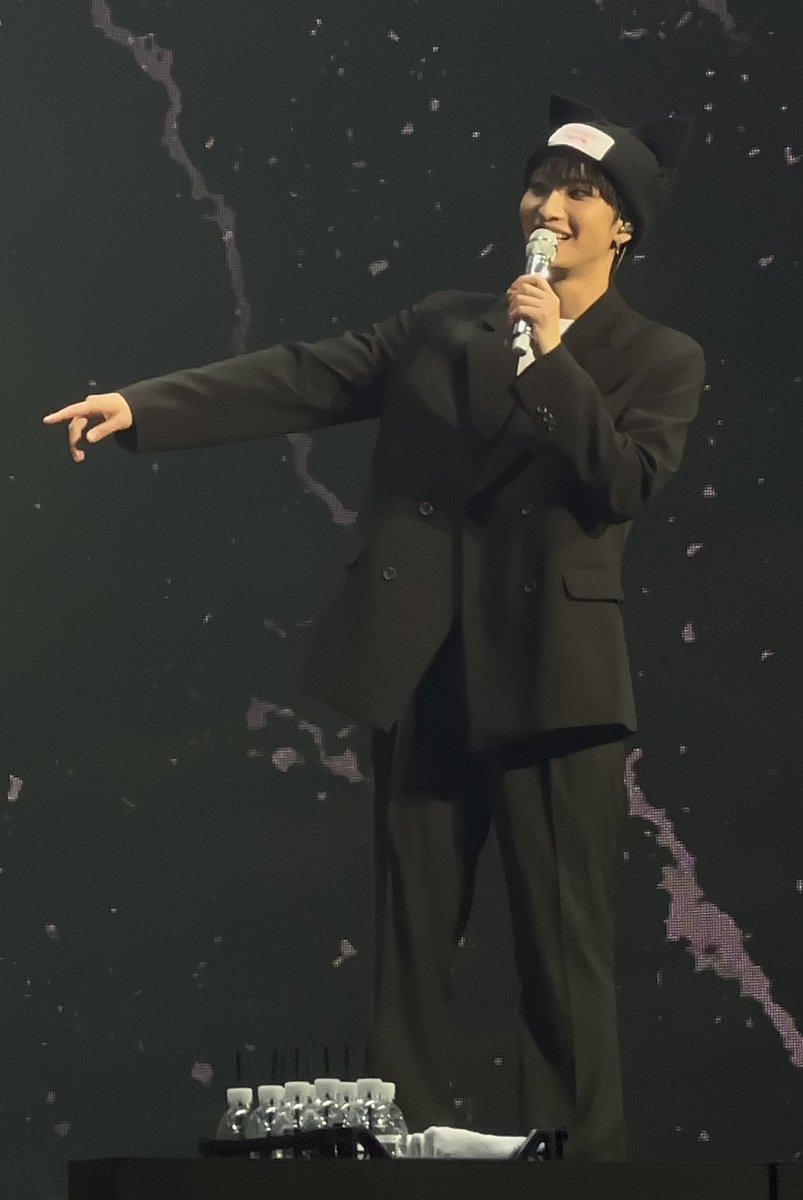 san____delier's tweet photo. 기여워서 사진 2억장 찍음 https://t.co/u1RkJ3hHcX