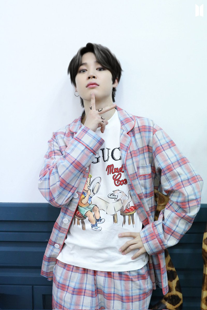 MV94CK's tweet photo. ﹫tattoockyun
  ㅤㅤㅤ    #MUGRAM #NARCIDAY

Como sempre, chegando atrasado e escolhendo a roupa em cima da hora. Eu estava quase saindo de casa nu, mas decidi evitar prisões. Tenho muitos pijamas, mas fiquei genuinamente indeciso...

Bom, agora vamos para a festa da fofoqueira! https://t.co/ys5fOpo1bf