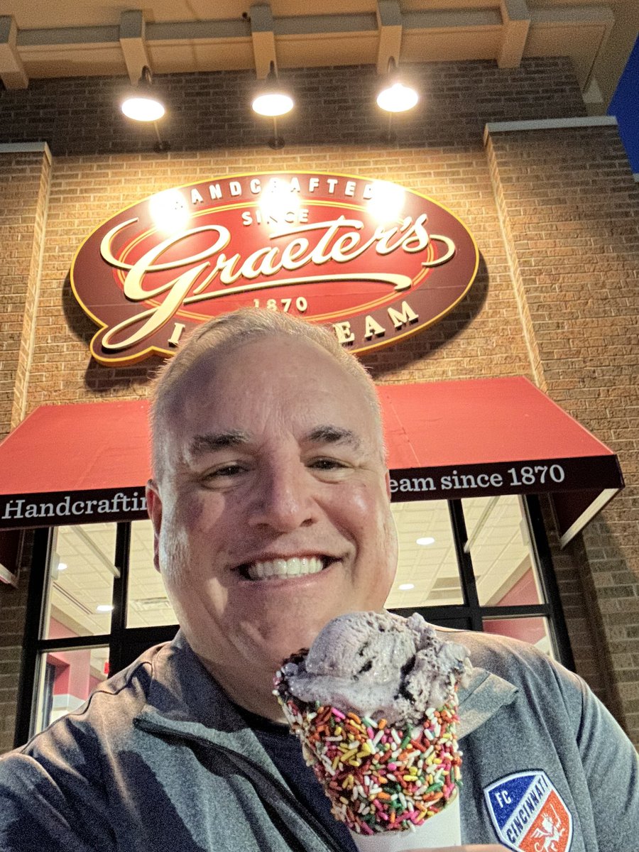 cincygreghoodin's tweet image. A little #BoldlyBearcat to celebrate both #ucgrad23 &amp;amp; our #Bearcats who were selected in the #NFLDraft &amp;amp; signed as free agents . Served in a sprinkle cone because , #winnersgetsprinkles @graeters @GoBEARCATS @uofcincy @uofcincyalumni @GoBearcatsUCATS @BearcatsRuckus