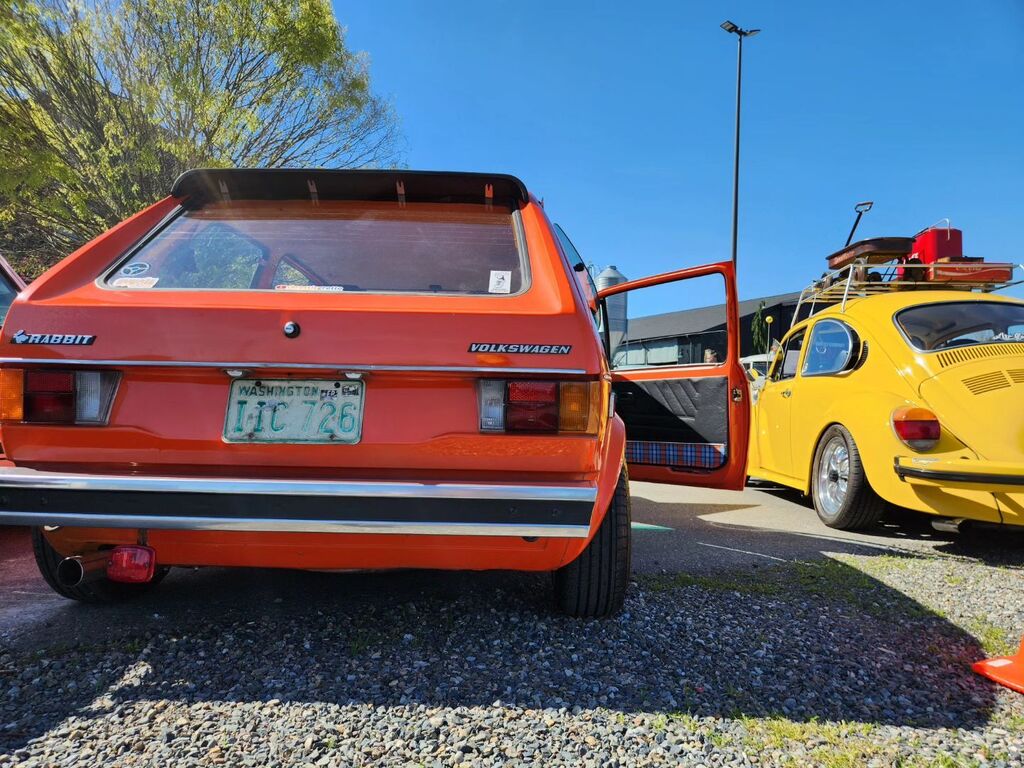 throttlegrotto's tweet photo. A great day for the #vwswallowtail and the #cztaswap, made a 50ish mile round trip to a car show, met some cool peeps, and only had a minor loss of a 3d printed center cap as a casualty.  Still lots to do, but other projects  come  first for a while. 
#v… https://t.co/on6z6fgqNX https://t.co/zbP15KDgsc
