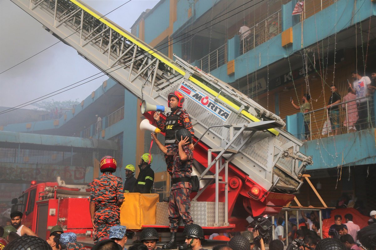 DefsecaBD's tweet photo. There are only 14,000 firefighters in 🇧🇩🚨#Bangladesh, which has a population of over 170 million. In contrast, both #Army and #Police have 300,000 personnel each. Bangladesh's frontline services are critically short-staffed. We need more people, funds, tech, &amp; training. #TBDA https://t.co/EHTxarvsbT