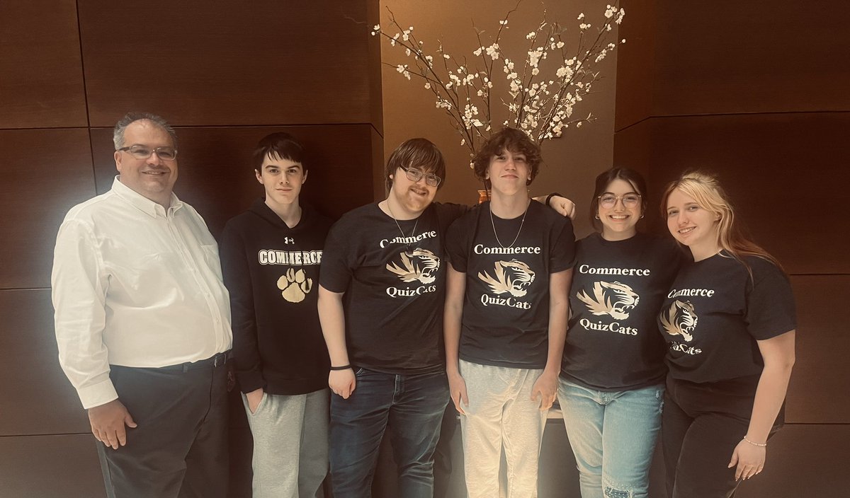 Finished the day 4-6, better than I expected. The Seniors (ladies) were in their first and only year of play and were a huge benefit to us all. The guys will all be back next year. Riley (2nd from left) an 8th grader, went 20.6 ppg. In. sane. 

On to 23-24.... #SSNCT