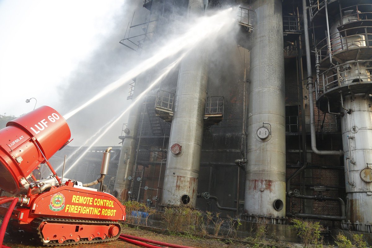 DefsecaBD's tweet photo. There are only 14,000 firefighters in 🇧🇩🚨#Bangladesh, which has a population of over 170 million. In contrast, both #Army and #Police have 300,000 personnel each. Bangladesh's frontline services are critically short-staffed. We need more people, funds, tech, &amp; training. #TBDA https://t.co/EHTxarvsbT