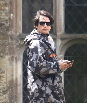 JuttaFreudig's tweet photo. #MusketeersEurope Ok, I think I know why fans love #LukePasqualino #lucapasqualino 😍🔥❤️ in this #Camouflage look.... #ElvisHarte #OurGirl - Photos taken 2023 #Rivals set - 2018 #LakeDistrict #UK - 2016 photoshooting #PictureJournal https://t.co/CyxFMVi8Is
