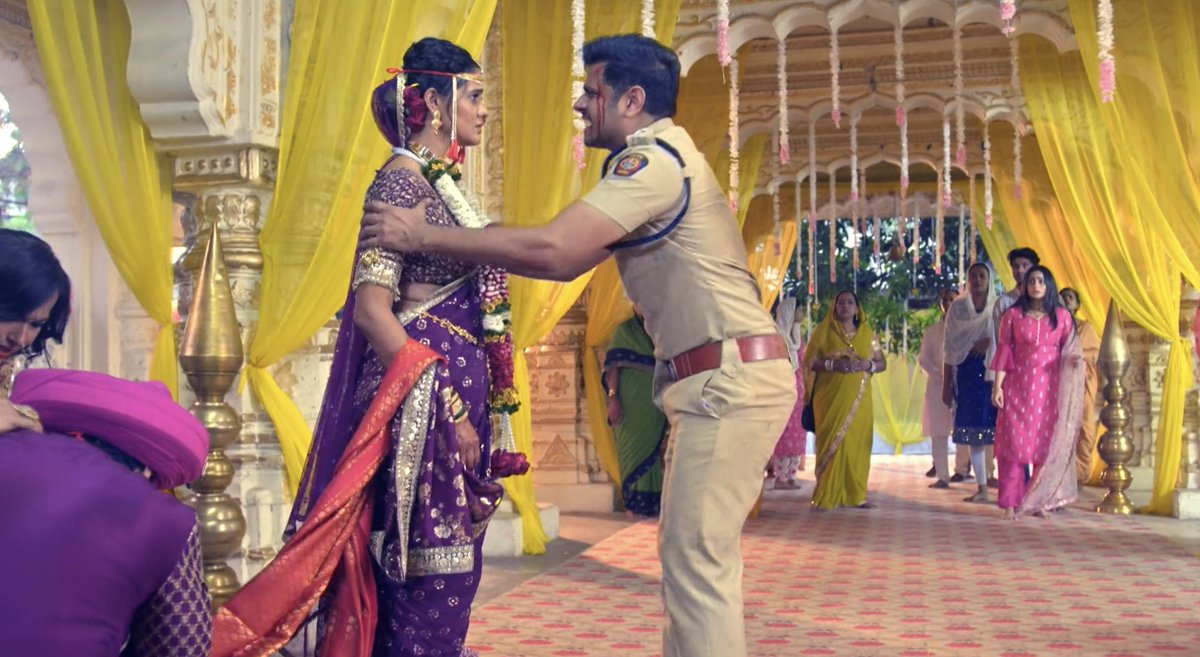 Don’t blame Sai <a href="/AyeshaS32956610/">Ayesha Singh</a> for the end of #SaiRat! 

SaiRat ended the day Virat <a href="/neilbhatt4/">Neil Bhatt</a> you chose her criminal as your wife! 

#YourObsessionWithYourPyaariCheezDidThis 
#YourWayOrTheHighway 

#GhumHaiKisikeyPyaarMeiin