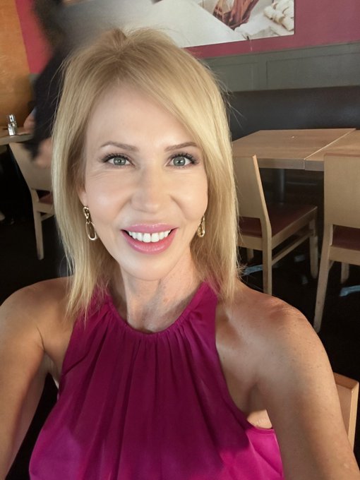 Hope you&rsquo;re enjoying the weekend! XOXO 💋  #weekendfun #weekend #onlyfans https://t.co/rGZ8JxpGbi https://t<a href="/tag/weekendfun"class="tags">#weekendfun</a><a href="/tag/weekend"class="tags"><span>#weekend</span></a><a href="/tag/onlyfans"class="tags"><span>#onlyfans</span></a>