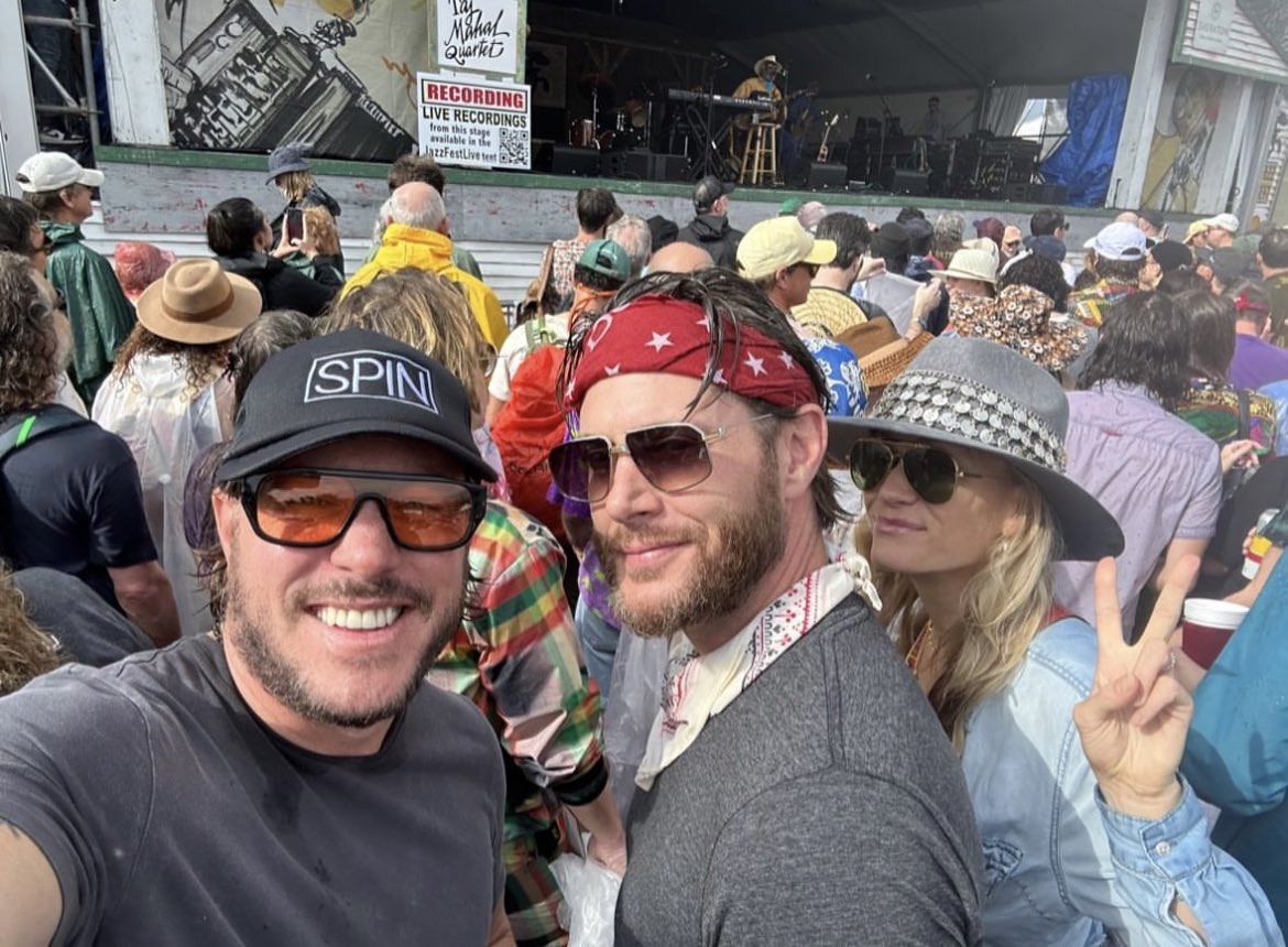BrazilAckles's tweet photo. Jensen gente como a gente se divertindo no @jazzfest 
#JensenAckles https://t.co/mEaGgwb2U9