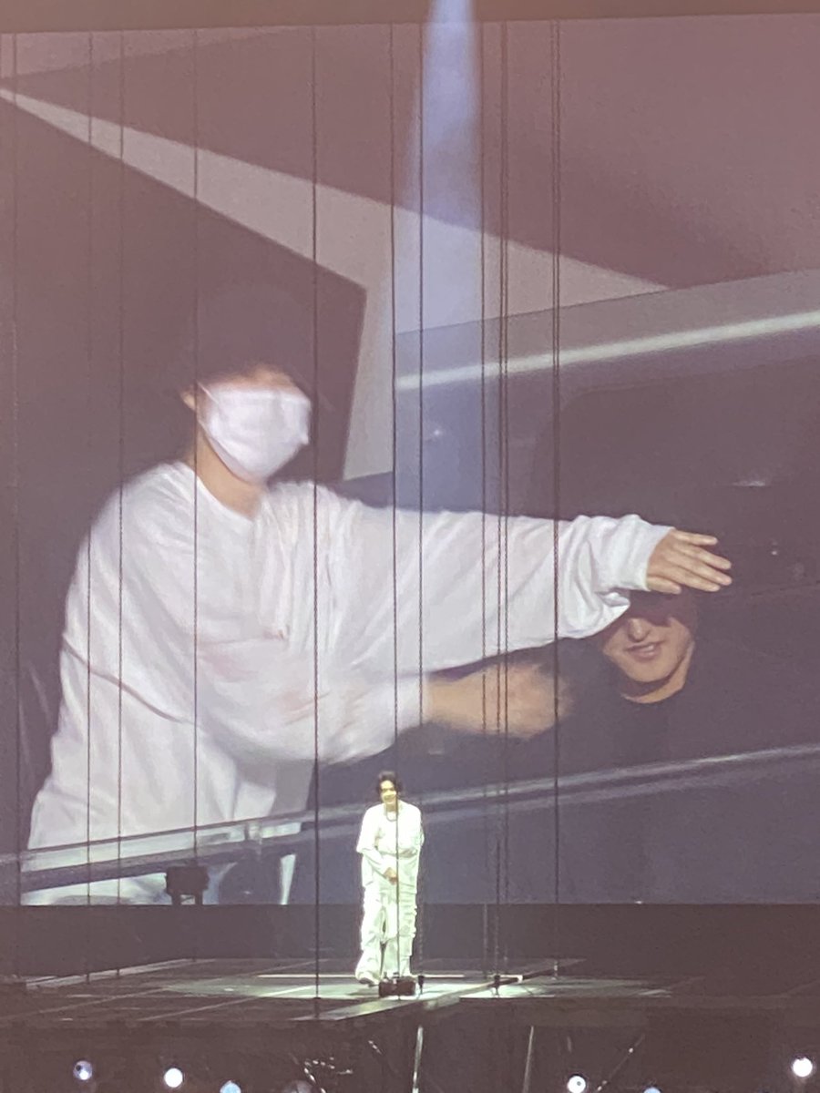 jmfolder's tweet photo. THEY SHOWED JIMIN ON THE SCREEN https://t.co/CDO2GXKTL5