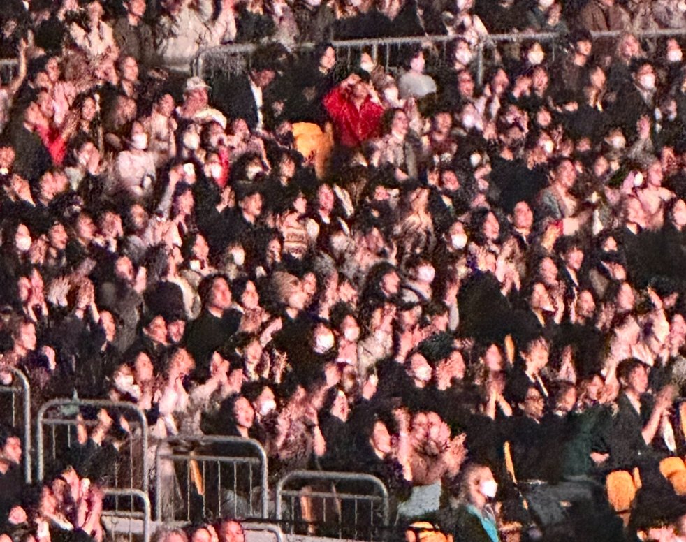 mhereonlyforbts's tweet photo. Spot the bts member (hard level) https://t.co/vKuEMyZU94