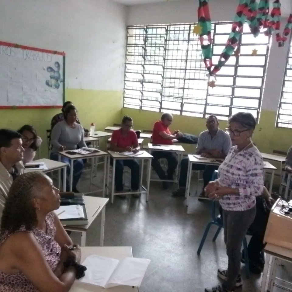 EFPP_ARAGUA22's tweet photo. 3er Encuentro del Gabinete de Formación Mincomunas. 
▪️Asunto: Propiciar la articulación interna del MinComunas, para cohesionar las acciones de manera integral en el territorio, 
Metodología:  Intercambio de saberes de los entes adscritos a MinComunas.

#PoderPopularEnFormacion https://t.co/2xST1P7L1Y