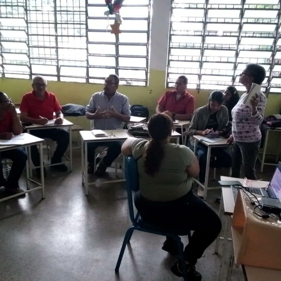 EFPP_ARAGUA22's tweet photo. 3er Encuentro del Gabinete de Formación Mincomunas. 
▪️Asunto: Propiciar la articulación interna del MinComunas, para cohesionar las acciones de manera integral en el territorio, 
Metodología:  Intercambio de saberes de los entes adscritos a MinComunas.

#PoderPopularEnFormacion https://t.co/2xST1P7L1Y