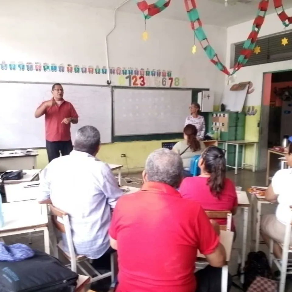 EFPP_ARAGUA22's tweet photo. 3er Encuentro del Gabinete de Formación Mincomunas. 
▪️Asunto: Propiciar la articulación interna del MinComunas, para cohesionar las acciones de manera integral en el territorio, 
Metodología:  Intercambio de saberes de los entes adscritos a MinComunas.

#PoderPopularEnFormacion https://t.co/2xST1P7L1Y