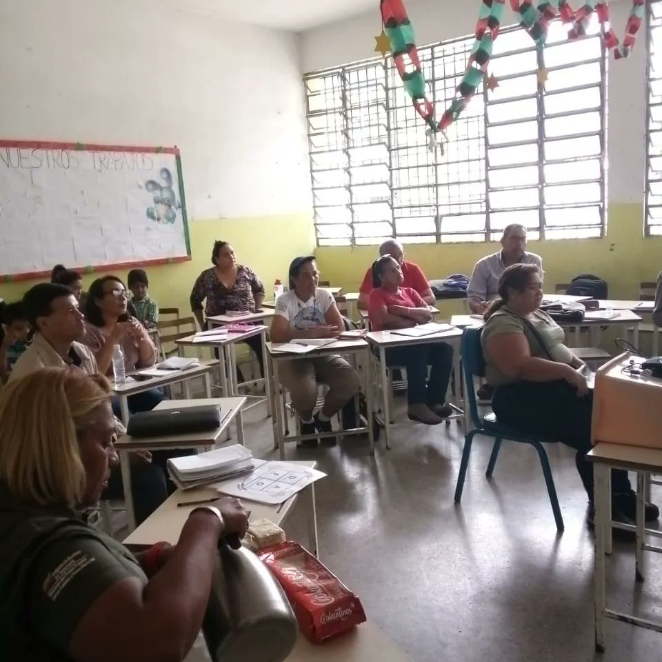 EFPP_ARAGUA22's tweet photo. 3er Encuentro del Gabinete de Formación Mincomunas. 
▪️Asunto: Propiciar la articulación interna del MinComunas, para cohesionar las acciones de manera integral en el territorio, 
Metodología:  Intercambio de saberes de los entes adscritos a MinComunas.

#PoderPopularEnFormacion https://t.co/2xST1P7L1Y
