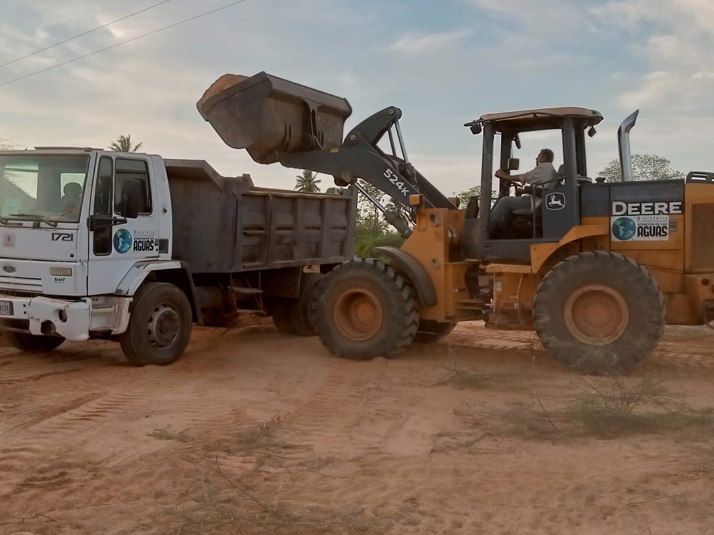 ENMOHCAOFICIAL's tweet photo. #Zulia #AVANCES
La fuerza trabajadora , maquinaria y equipos se traslada al 2do punto priorizado (Prog. 17+000) del proy. de rehabilitación de Tulé 1 y plan de rep. de averías de Tulé 2 , gracias al apoyo de nuestro Pdte @NicolasMaduro por el reimpulso de la obra. @hidrolagoofic https://t.co/NEcTp27kvR