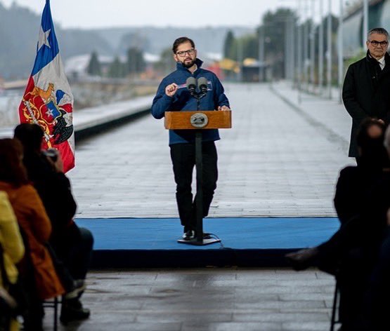 Hace unos días estuvo el Presidente <a href="/GabrielBoric/">Gabriel Boric Font</a> en Los Lagos, dialogando, trabajando y definiendo procesos de desarrollo, autonomía regional y fortalecimiento de los gobiernos subnacionales.
Y realizó un importante anuncio: Proyecto de Ley “Regiones más fuertes”

Abro hilo🧵⬇️