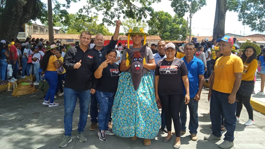 Impulsamos La Cultura Popular, nuestra patria amerita que el mundo conozca nuestras tradiciones.
La Dir. Operativa @TupamaroMRT del Edo. <a href="/Sucre_MRT/">Sucre_MRT</a> desde el Mpio. Ribero acompaña a nuestra militancia en actos culturales.

#CulturaYDeporte
#ComunaYProducción
#ALBAUniónDeportiva