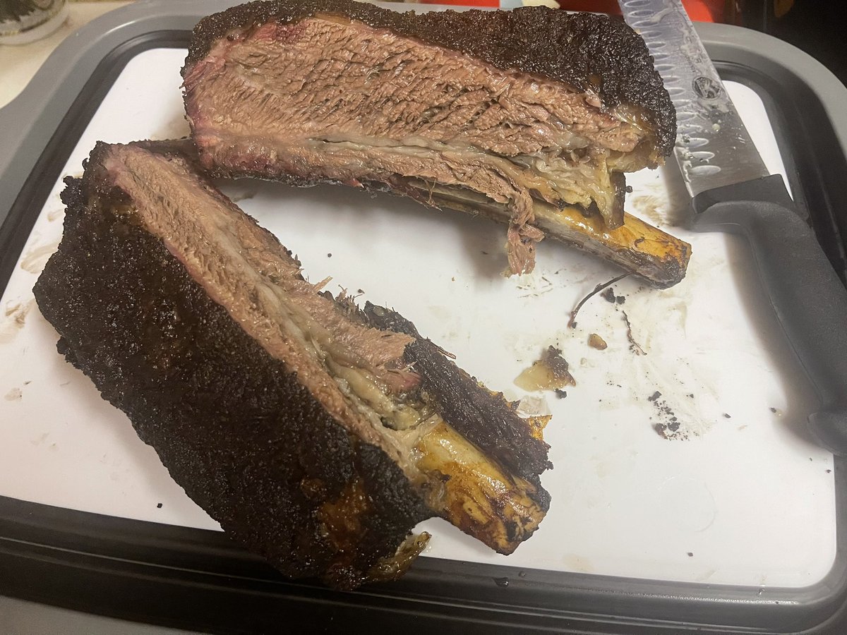 PrescottMassaro's tweet photo. These took longer than expected but they turn out pretty good I’d say! #bbq #dinobeefribs #waygo https://t.co/fLPuqW5z8r